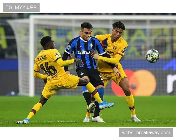 半场战报:巴塞罗那1-0国际米兰,主队前场持续施压导致客队后场出球失误